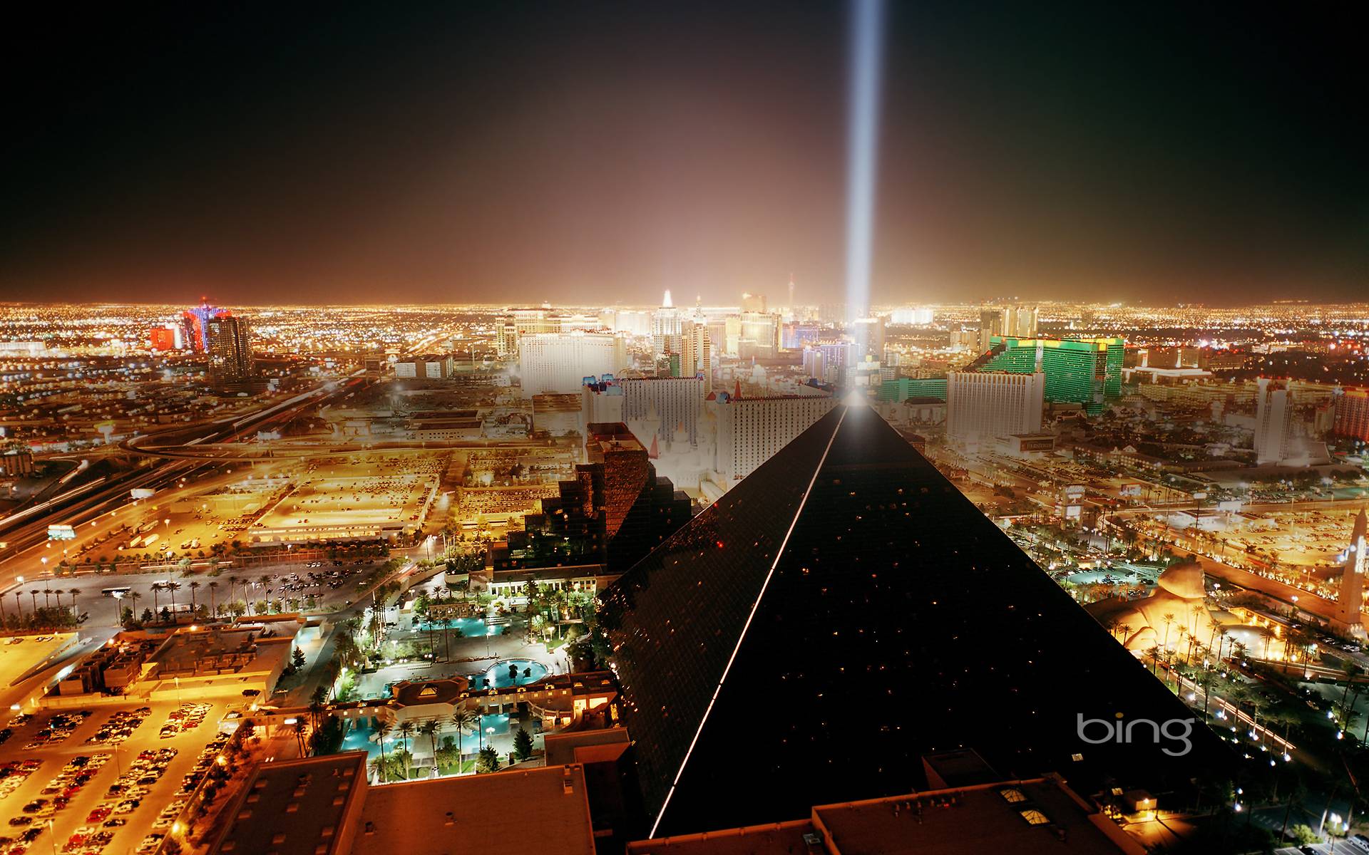 Bing Wallpapers Download - Las Vegas Pyramid At Night - HD Wallpaper 