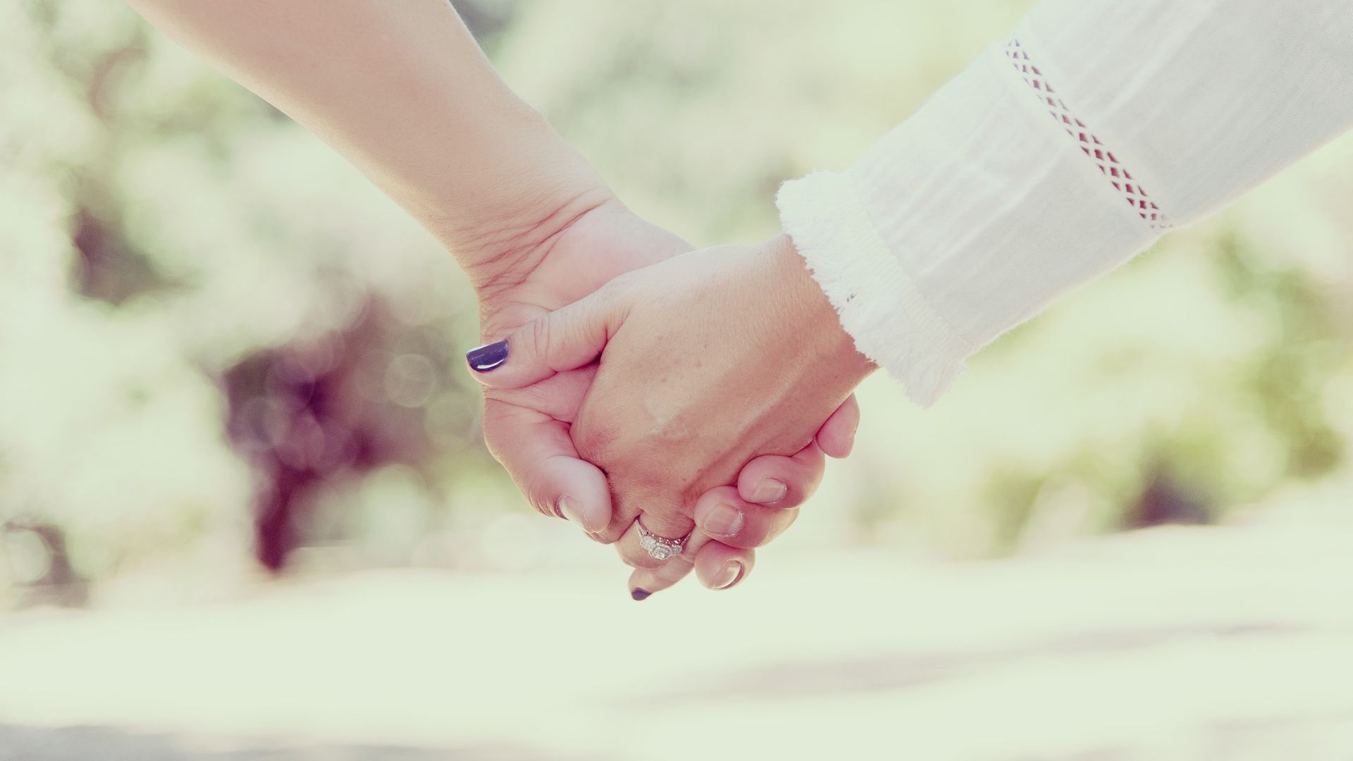 Couple Friendship Hd Wallpaper - Open Your Hands If You Want - HD Wallpaper 