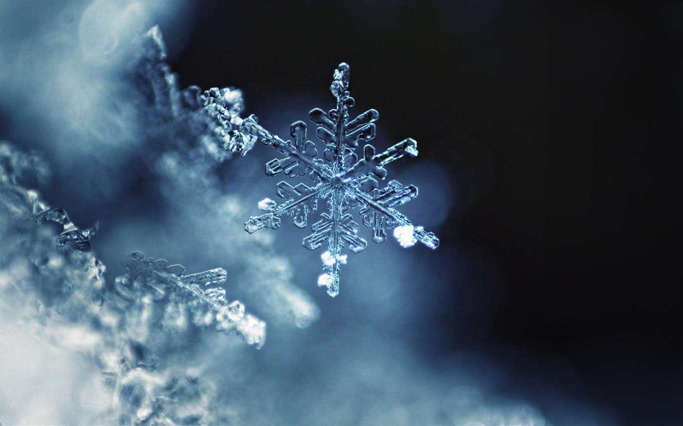 Ice Crystal - HD Wallpaper 