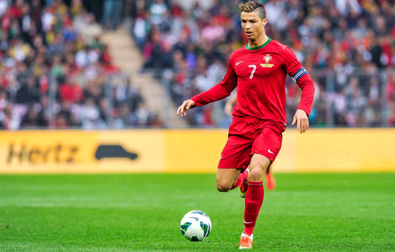 Photo Wallpaper Football, Form, Portugal, Cristiano - Cristiano Ronaldo In Portugal Jersey - HD Wallpaper 