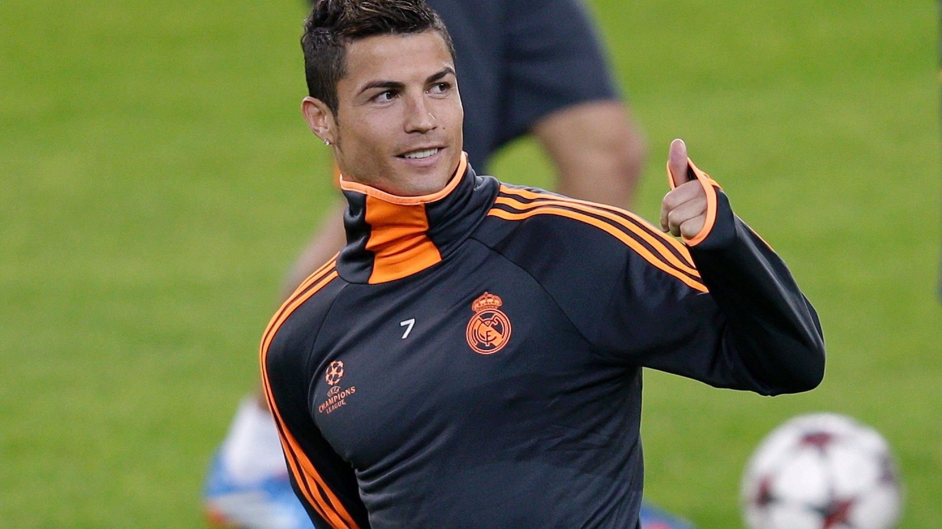 Cristiano Ronaldo New Hairstyles Hd Wallpapers - Ronaldo Training For Juventus - HD Wallpaper 