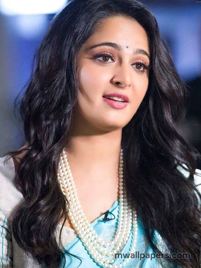 Anushka Shetty - 690x920 Wallpaper Anushka Shetty - 690x920 Wallpaper