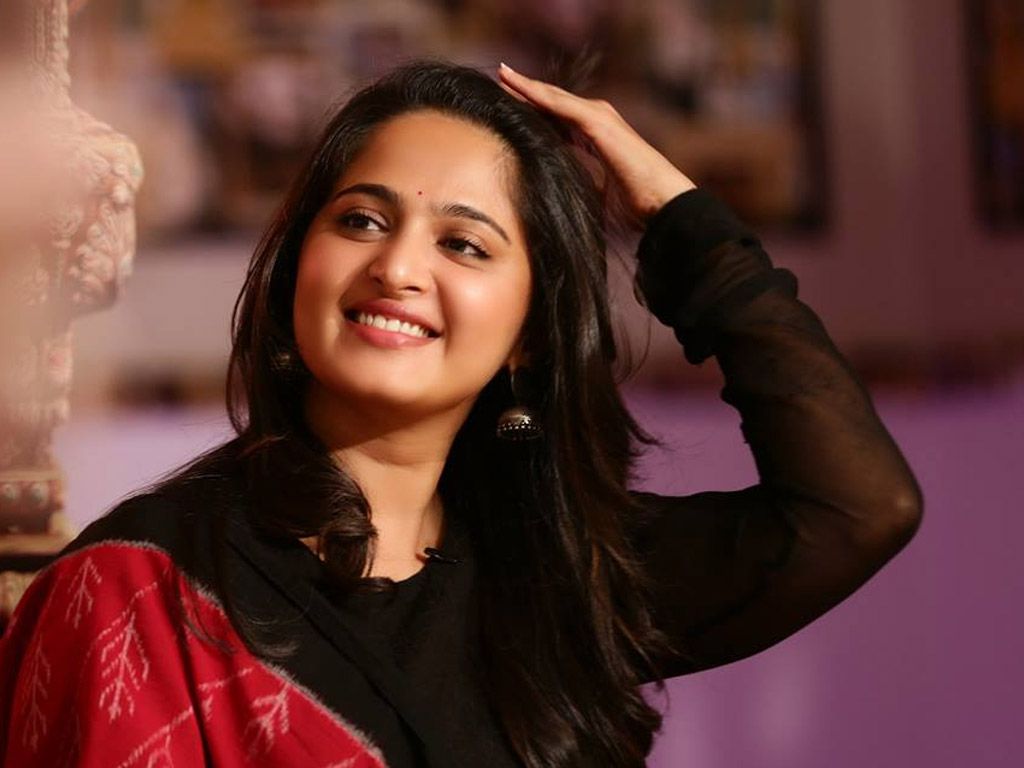 Anushka Shetty - HD Wallpaper 