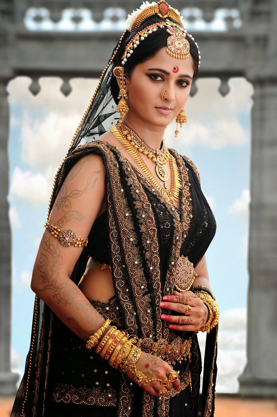 Actress Anushka Shetty Latest Hd Photos, Stills, Images, - Anushka Shetty In Mera Badla - HD Wallpaper 