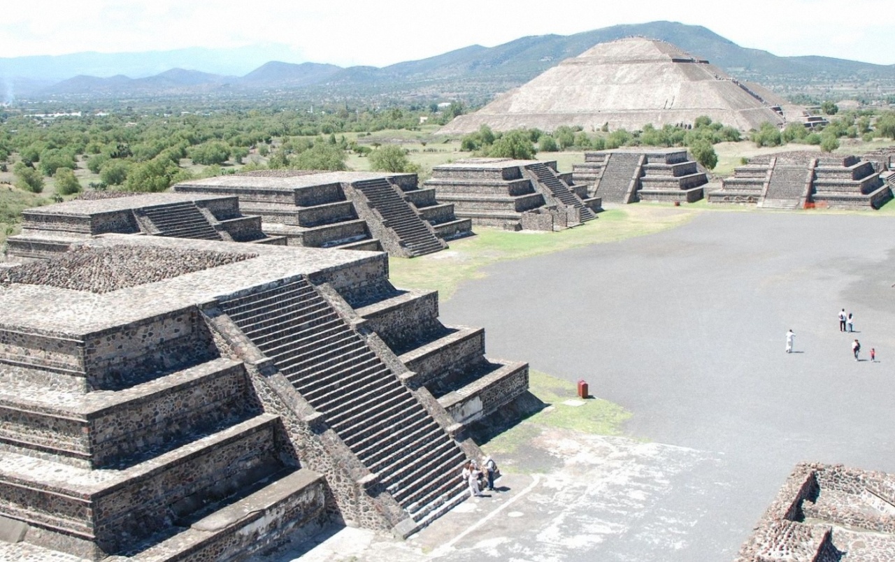 Pyramid Of The Sun And Moon Wallpapers - Teotihuacán - HD Wallpaper 