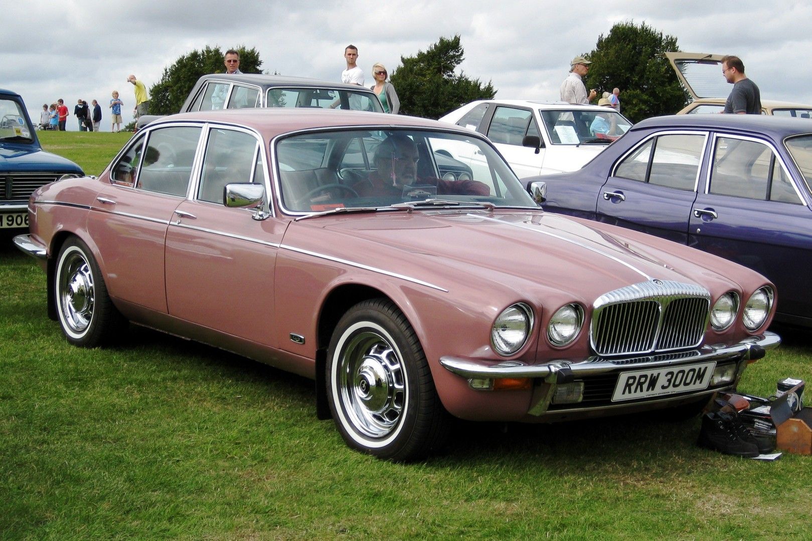 Jaguar Xj 6 Series 2 - HD Wallpaper 