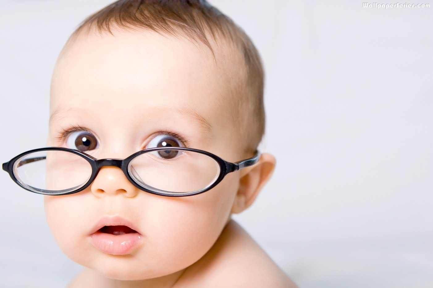Baby Wearing Glasses Hd Wallpaper - Baby Wearing Glasses - HD Wallpaper 