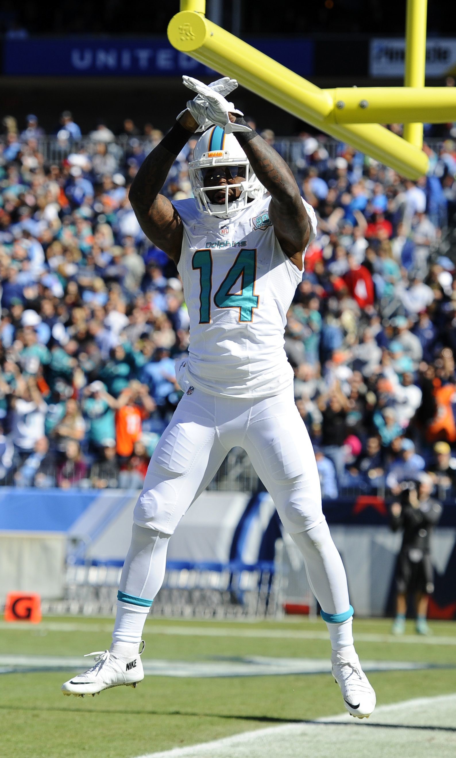 1588x2640, Miami Dolphins Receiver Jarvis Landry Celebrates - Jarvis Landry Wallpaper Iphone - HD Wallpaper 