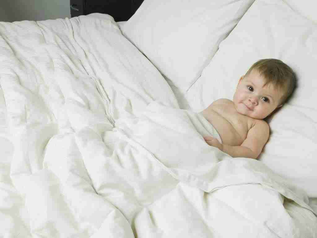 Cute Baby Boys Hd Wallpapers - Baby In A Bed - HD Wallpaper 