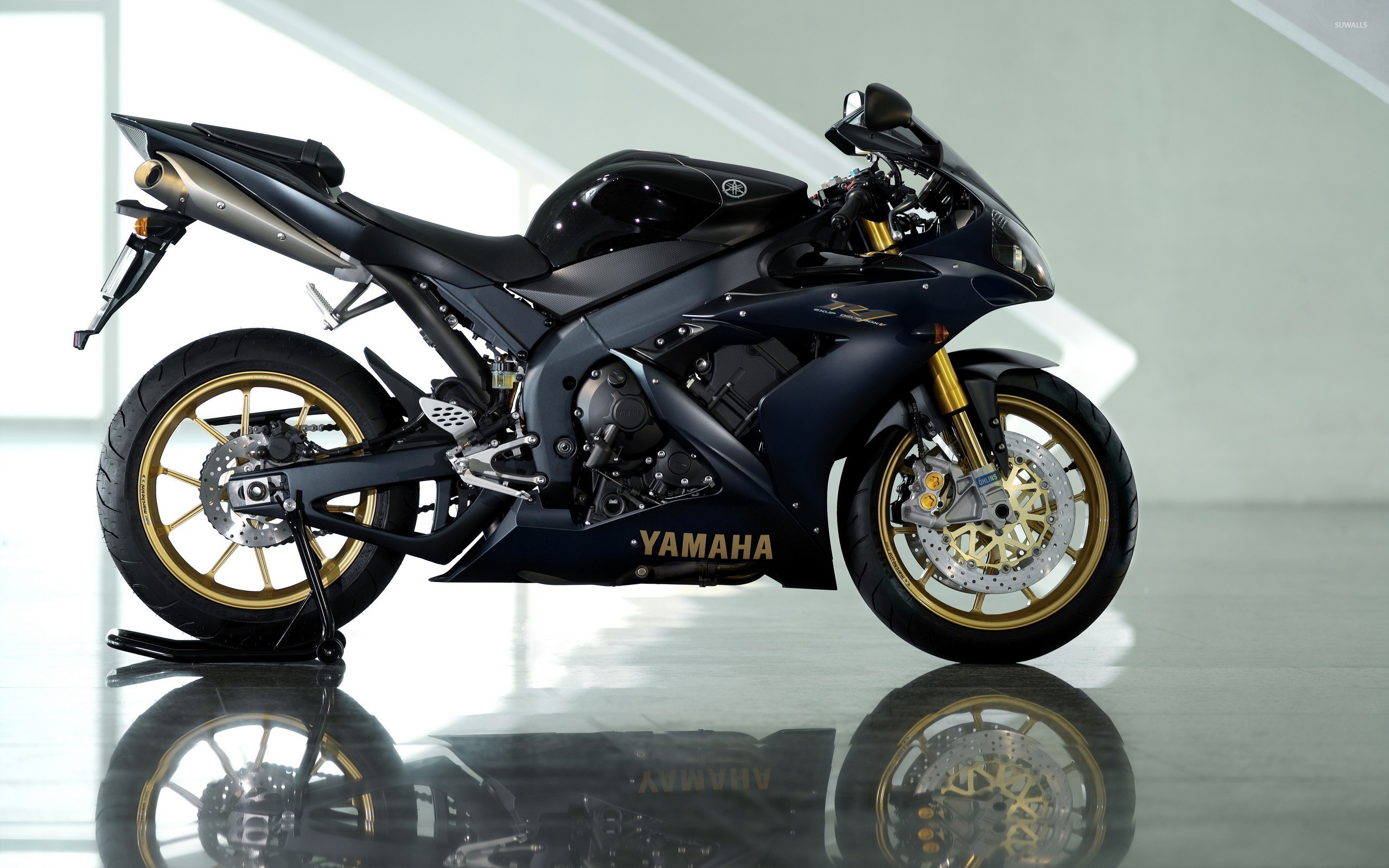 Yamaha R1 Wallpaper Pure Black - HD Wallpaper 