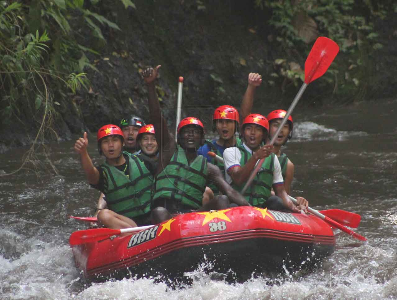 Rafting Bali Greg - Pemain Persib Arung Jeram - HD Wallpaper 