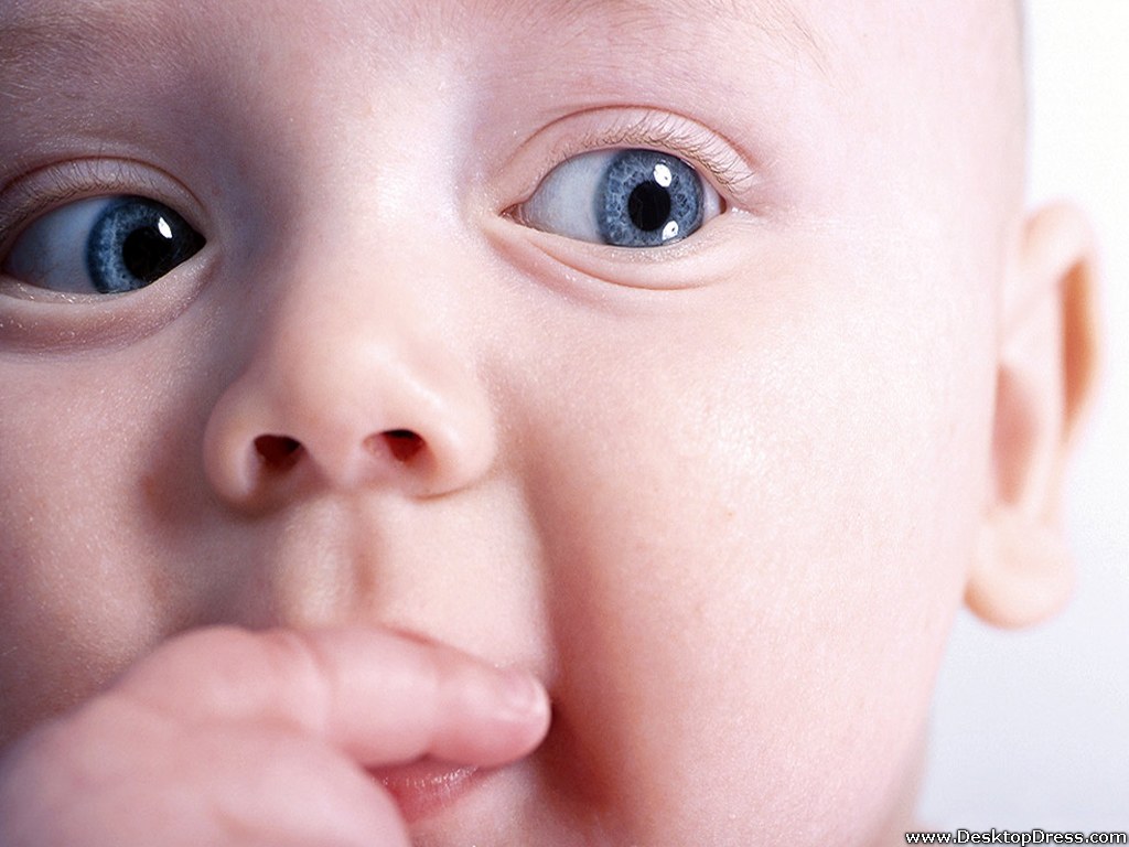 Cute Baby With Blue Eyes - Imagem De Bebê Pensando - HD Wallpaper 
