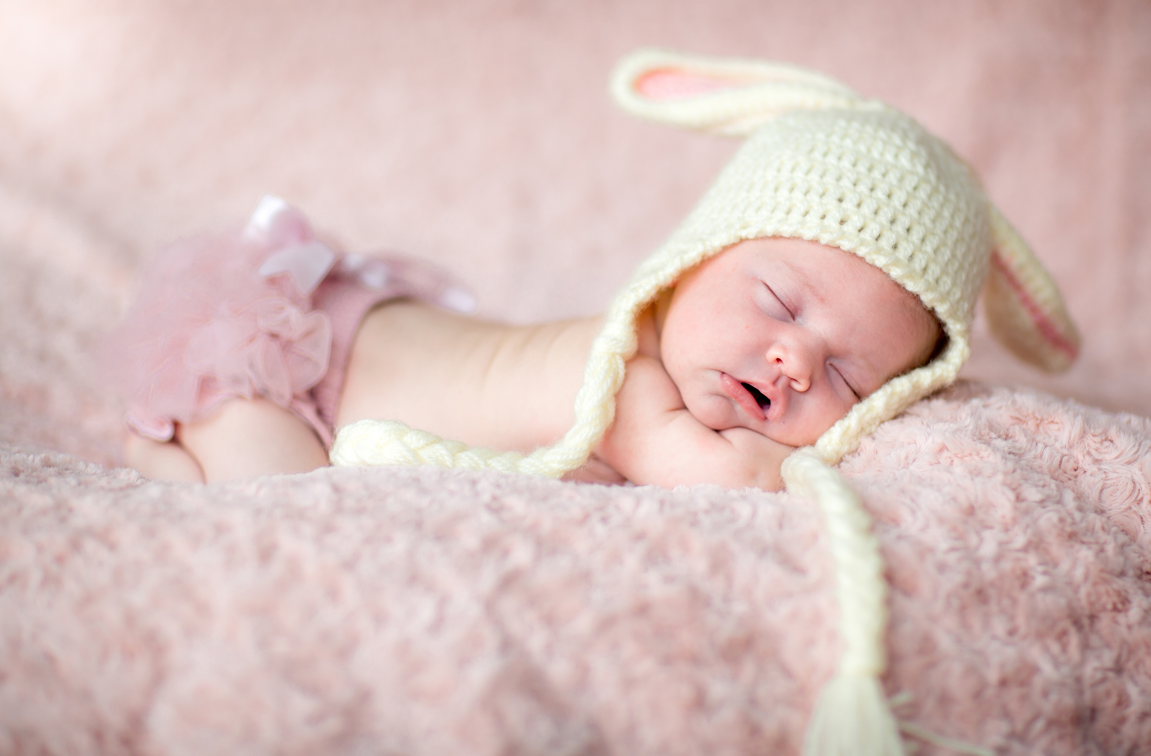 Cute Newborn Babies Wallpapers Free Is 4k Wallpaper - Cute Newborn Baby Hd - HD Wallpaper 