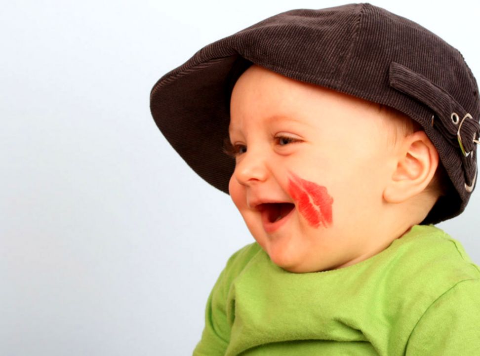Cute Baby Wallpapers Free 33 Page 2 Of - Cute Baby Kiss - HD Wallpaper 