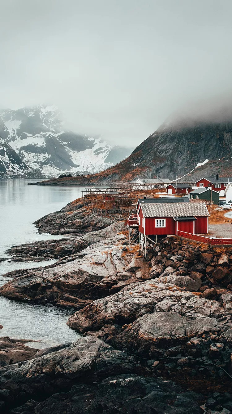 River Lakeside Village Mountains Iphone Wallpaper - Scandinavia Download - HD Wallpaper 