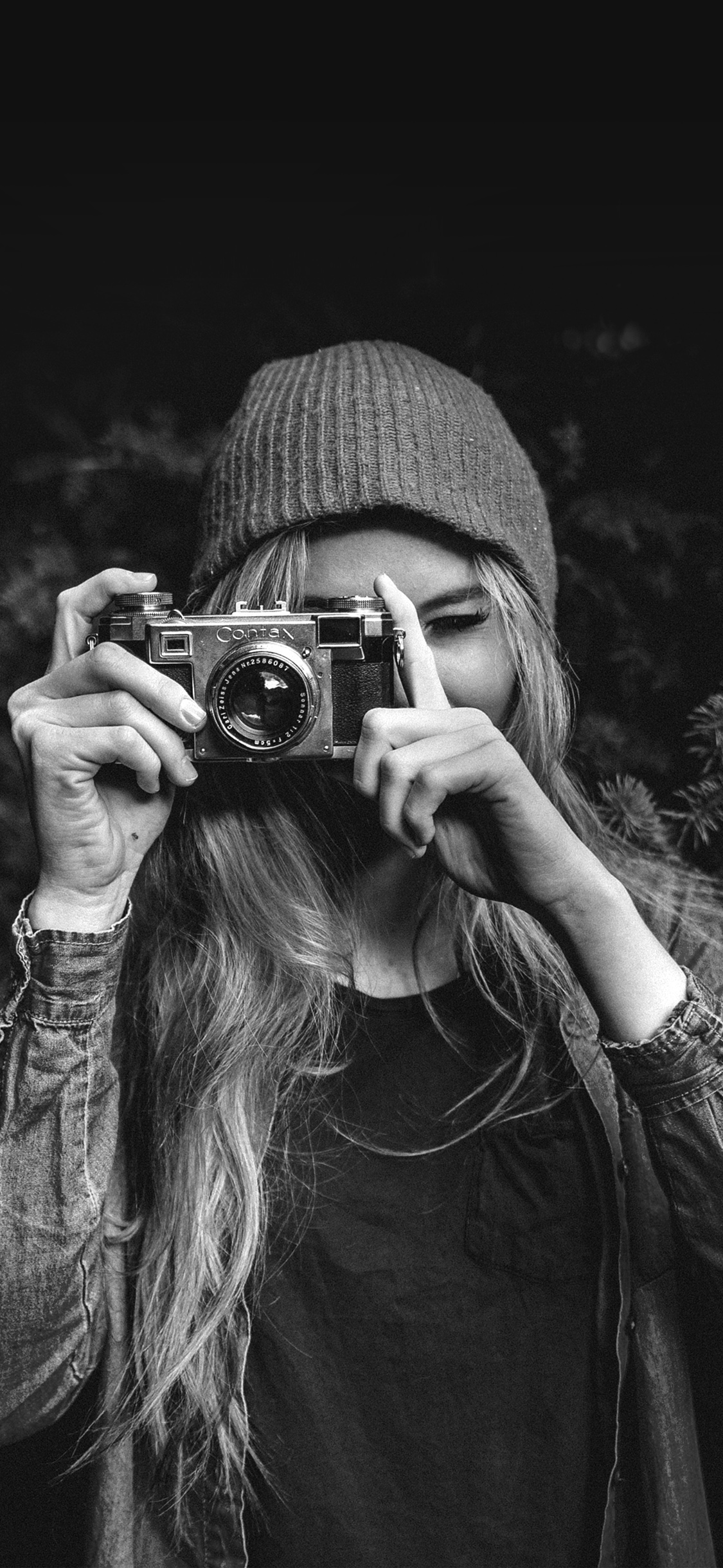 Black N White Girl - 1125x2436 Wallpaper Black N White Girl - 1125x2436 Wallpaper