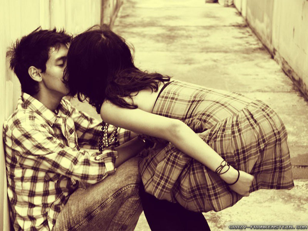Romantic Kiss Wallpapers Hd - HD Wallpaper 