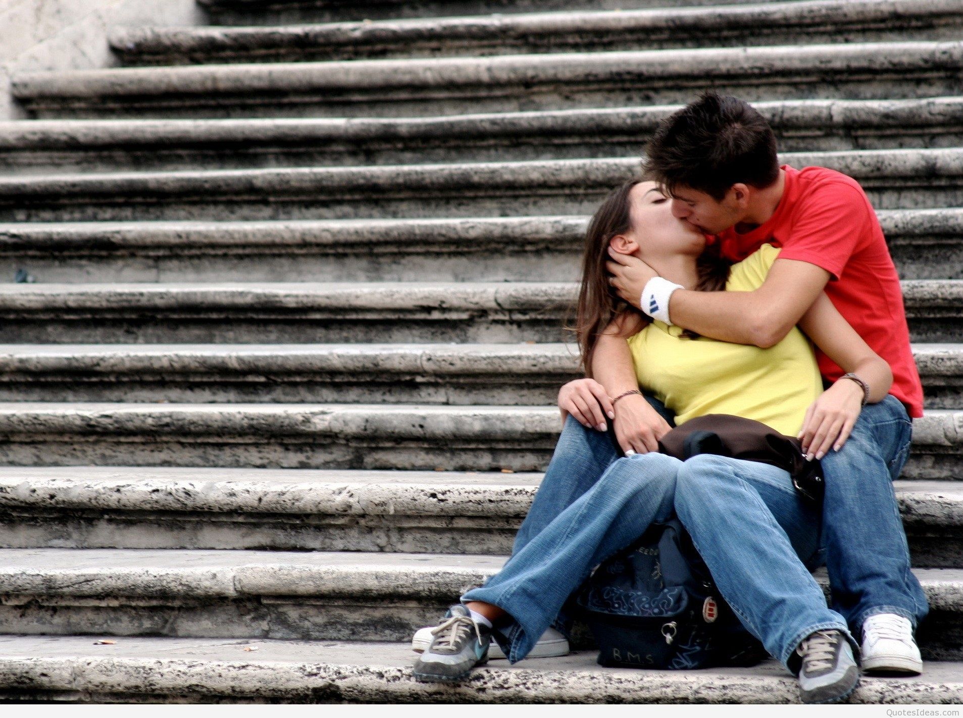 Love Kiss Hd Wallpaper - Valentines Day Hot Kiss - HD Wallpaper 