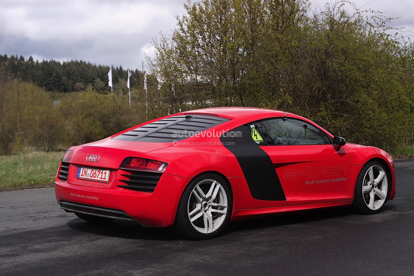 Spyshots Audi R8 E Tron First Tests At Nurburgring - Audi E-tron - HD Wallpaper 