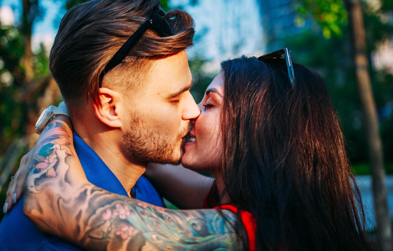 Photo Wallpaper Girl, Love, Kiss, Men, Vitaly Mytnik - Kiss On Lips - HD Wallpaper 