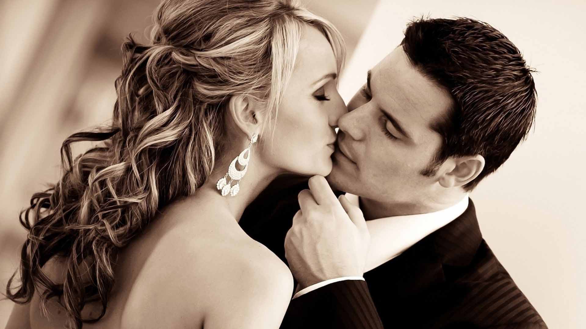 Kissing Couple Wallpaper - Kissing Hd Wallpaper Download - 1920x1080 Wallpaper Kissing Couple Wallpaper - Kissing Hd Wallpaper Download - 1920x1080 Wallpaper