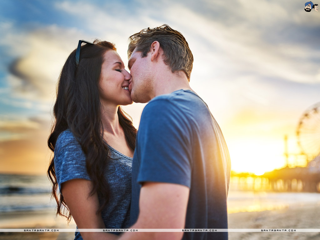 Santa Banta Kiss - HD Wallpaper 