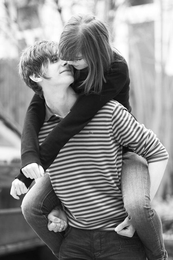 Cute Romantic Couple Kiss - 600x900 Wallpaper Cute Romantic Couple Kiss - 600x900 Wallpaper