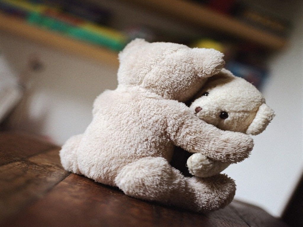 Hug Day Wallpaper Free Download - Sending A Hug To Whoever Needs One - HD Wallpaper 