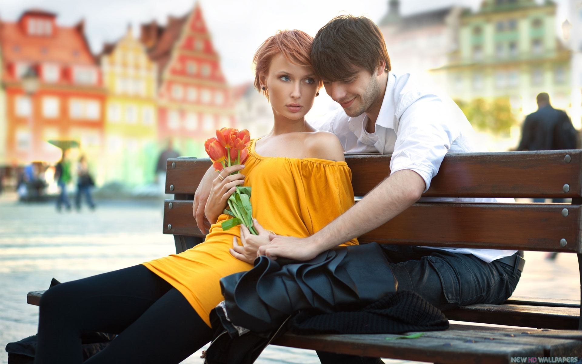 Love Couple On The Bench Wide - Girl And Boy On Date - HD Wallpaper 