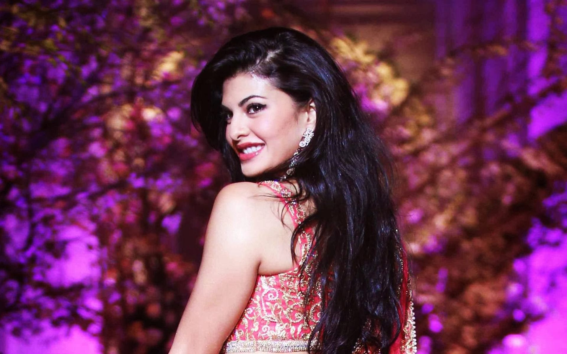 Jacqueline Fernandez Cute Image On Hd Wallpaper - New Jacqueline Fernandez Hd - HD Wallpaper 