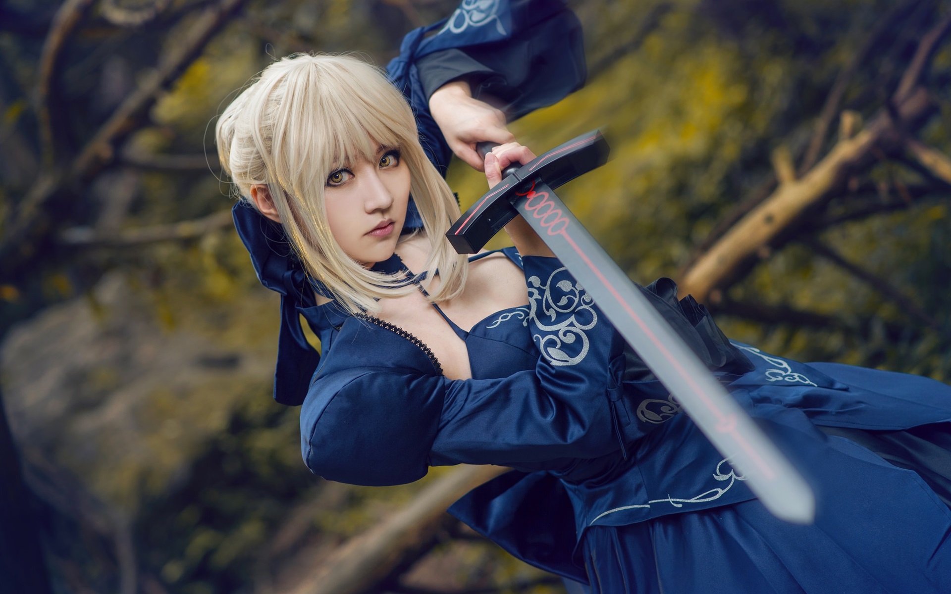 Wallpaper Cosplay Girl, Blonde, Blue Skirt, Sword - Cosplay Girl - HD Wallpaper 