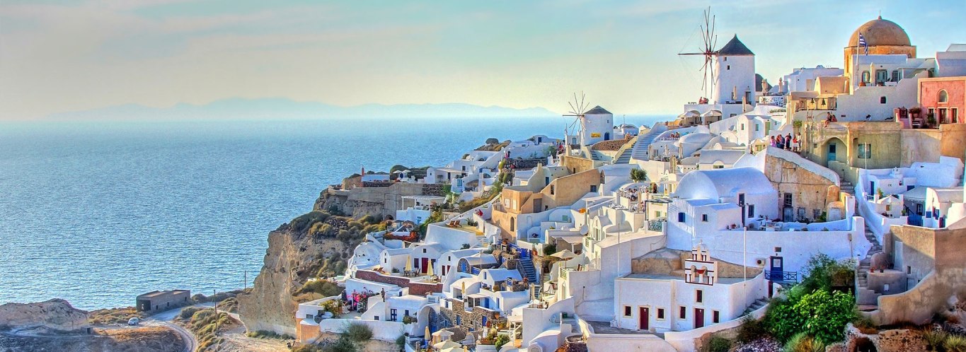 Famous View At The Cyclades Island Of Santorini And - Oia - HD Wallpaper 