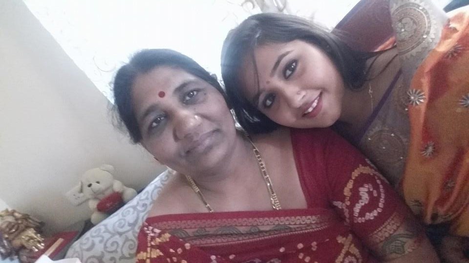 Kajal Raghwani Cute Picture With Mother - Kajal Raghwani Without Makeup - HD Wallpaper 