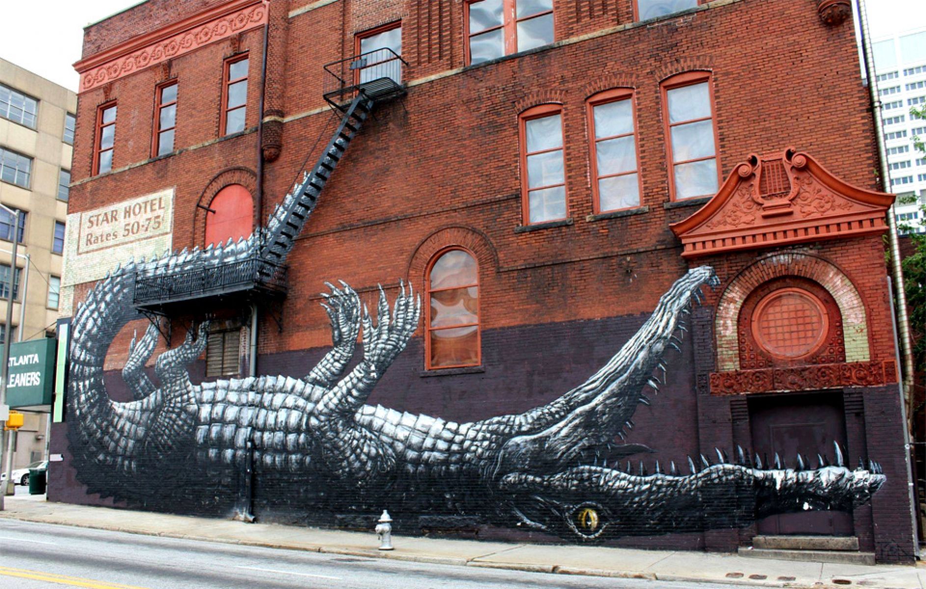 Crocodile On The Wall-street Art Wallpaper - Atlanta Street Photography - HD Wallpaper 