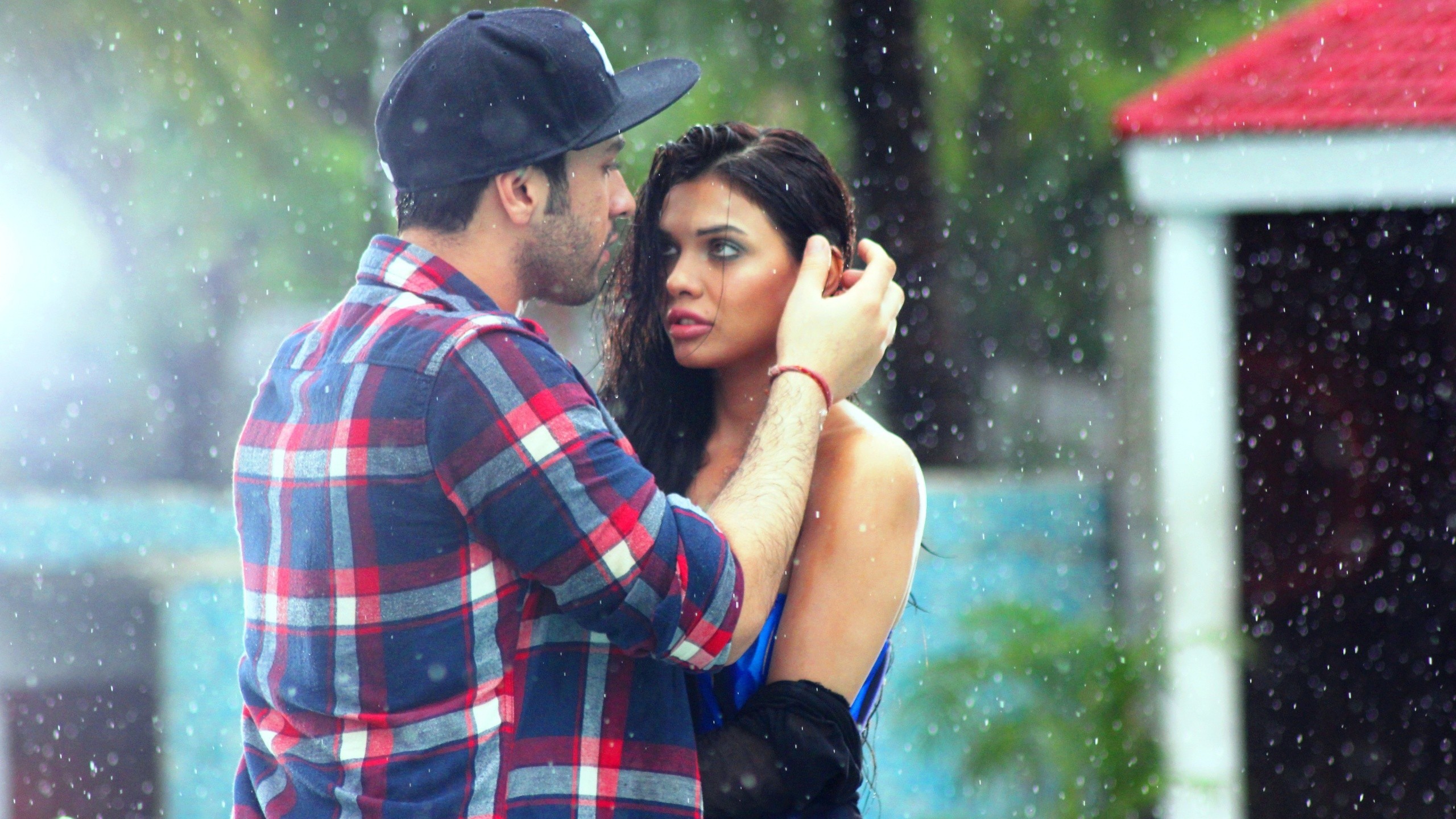 Cute Love Romance Wallpaper Cute Romantic Hd Impremedia - Romantic Couple In Rain Hd - HD Wallpaper 