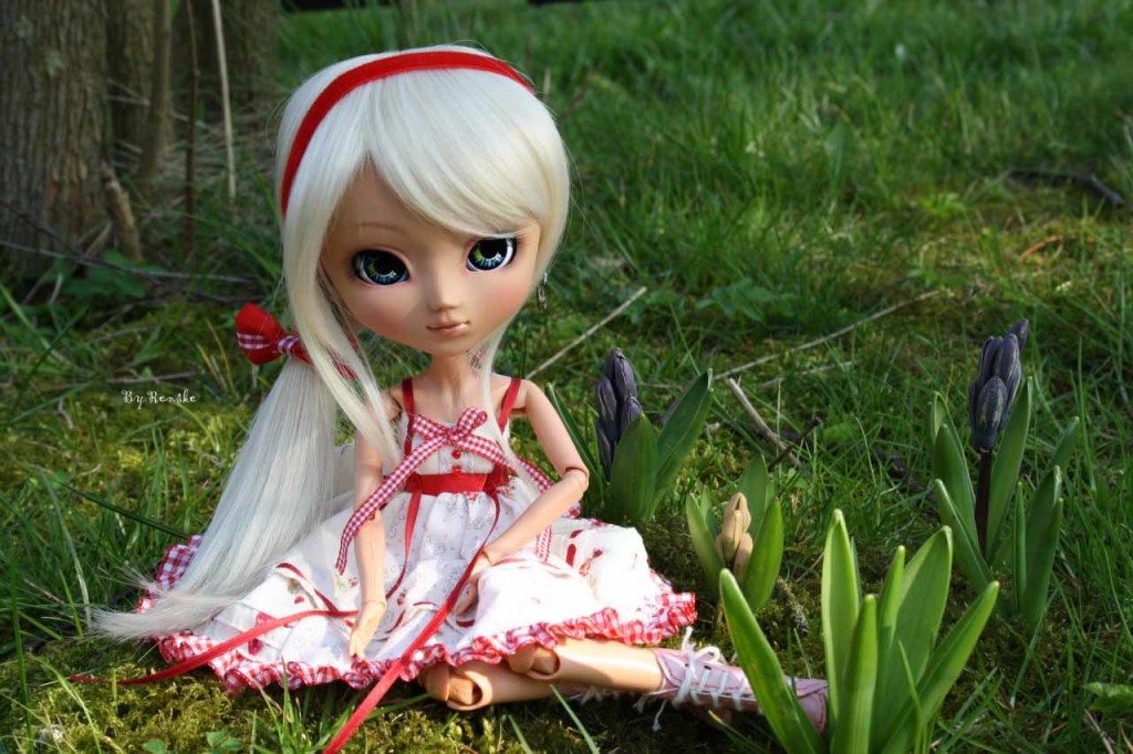 Doll Picture - Barbie Dp In Garden - HD Wallpaper 