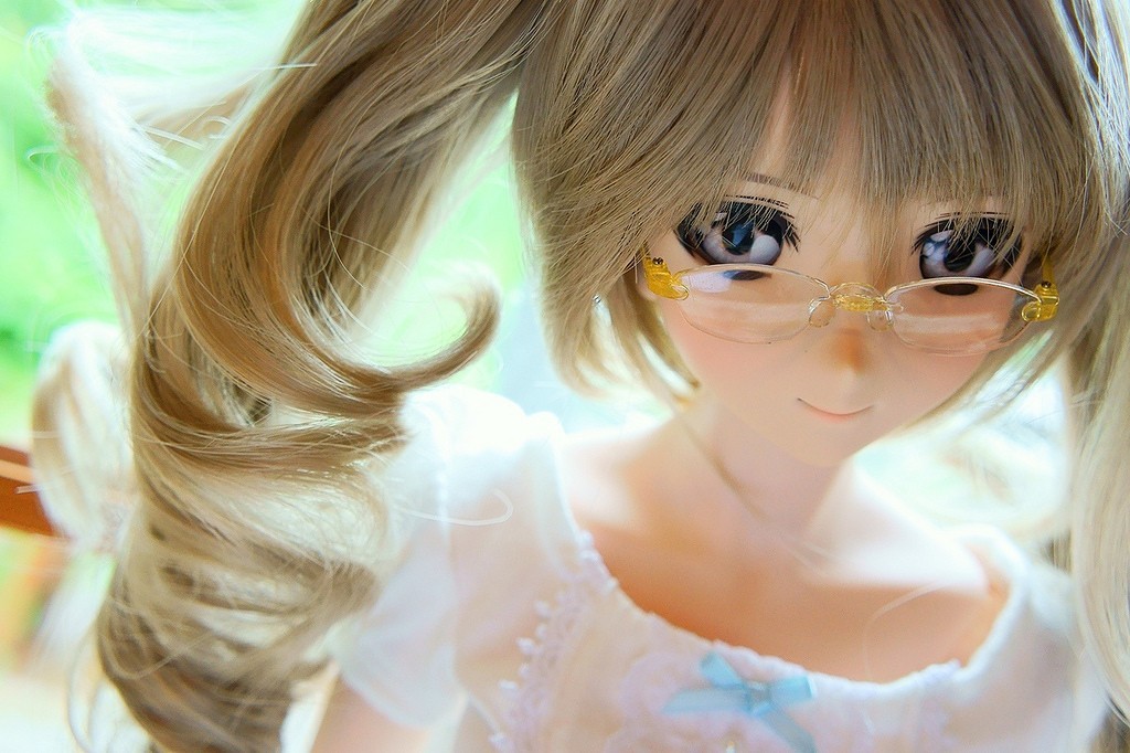 Lovely Stylish Doll Hd Desktop - Doll With Glasses Dp - HD Wallpaper 