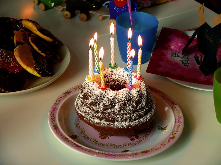 Round Birthday Cake On Top White Table With Candles - HD Wallpaper 