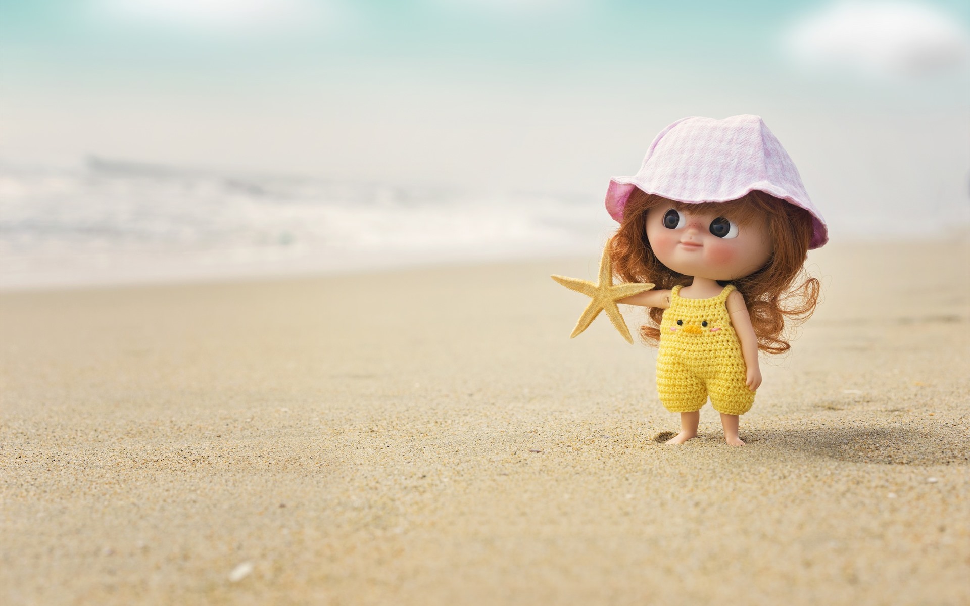 Wallpaper Cute Little Girl, Child, Doll, Beach - Iphone Cute Wallpaper For Girls Cute Dolls - HD Wallpaper 