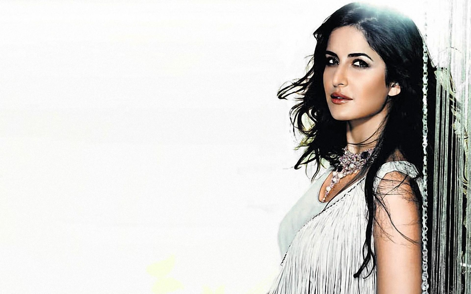 Hot Actress Katrina Kaif High Definition Wallpaper - Katrina Kaif Birthday Cake - HD Wallpaper 