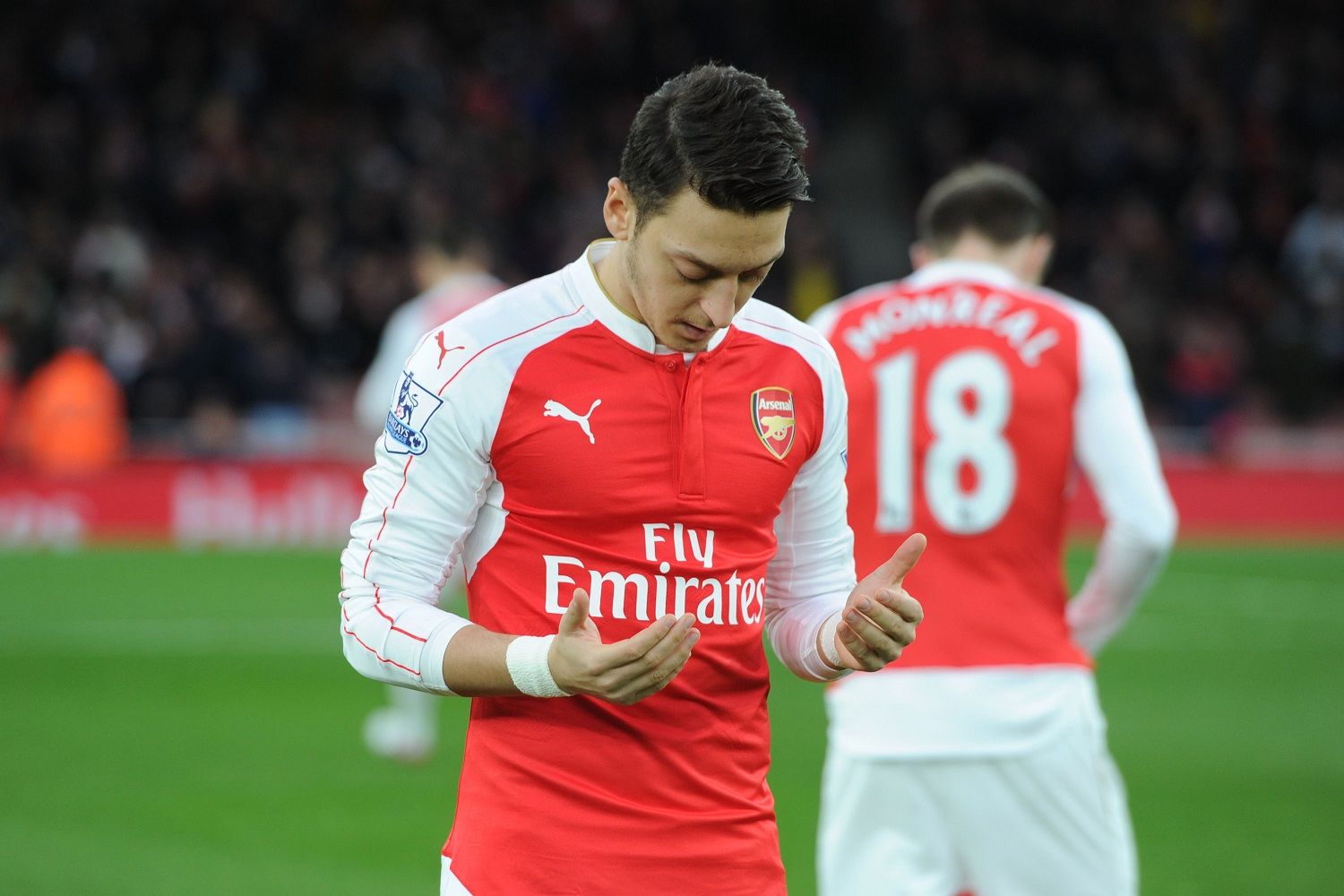 Mesut Ozil Arsenal Pray - HD Wallpaper 
