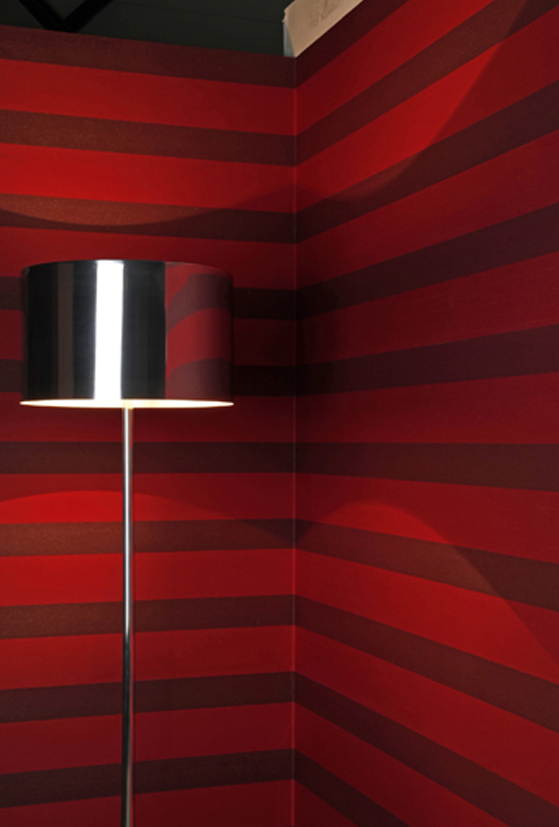 Download Free Red Striped Wallpapers - Red Wall Shades Stripes - HD Wallpaper 