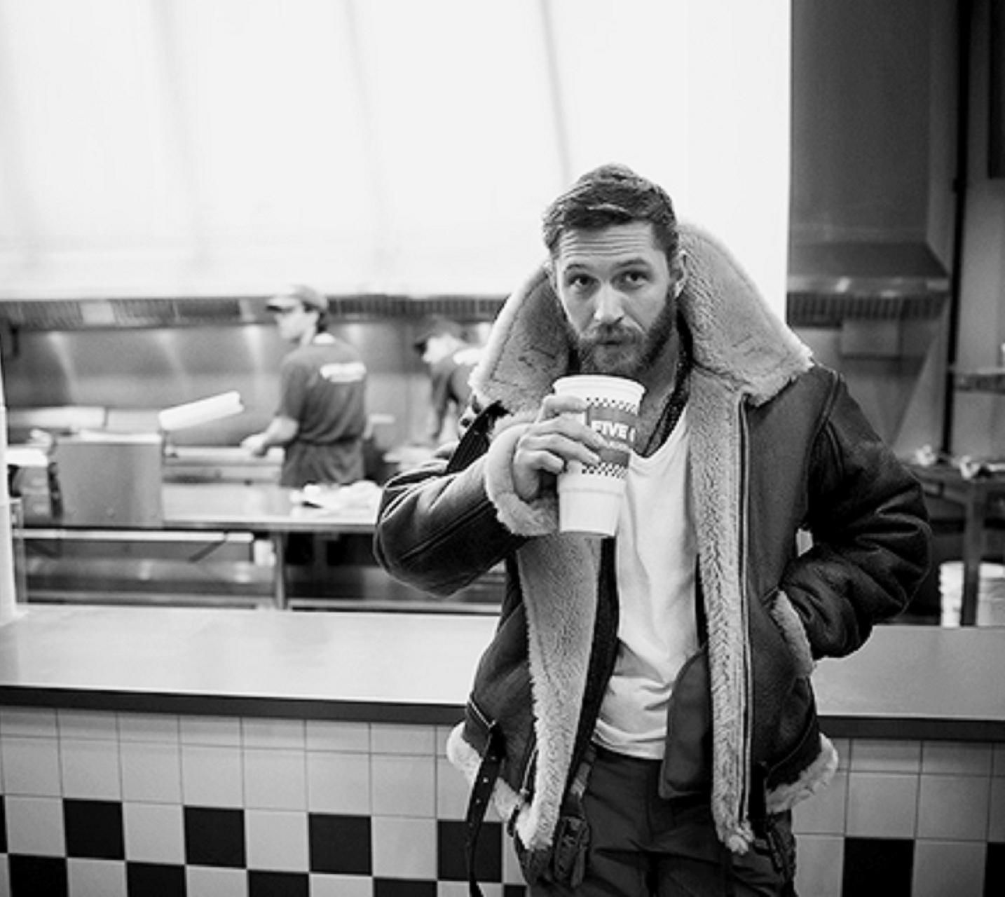 Tom Hardy Wallpaper Iphone - HD Wallpaper 