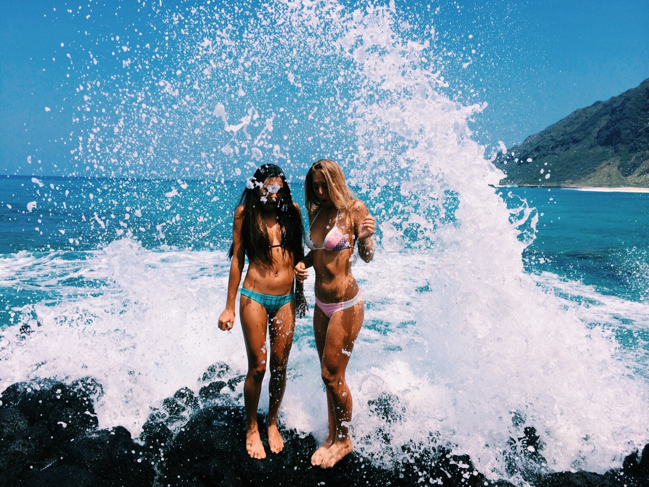 Best Friends At The Beach - HD Wallpaper 