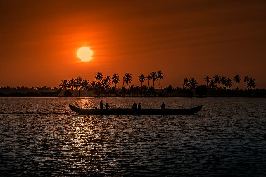 Silhouette Of Canoe During Sunset, Kerala, Aleppay, - Sunset South India - HD Wallpaper 