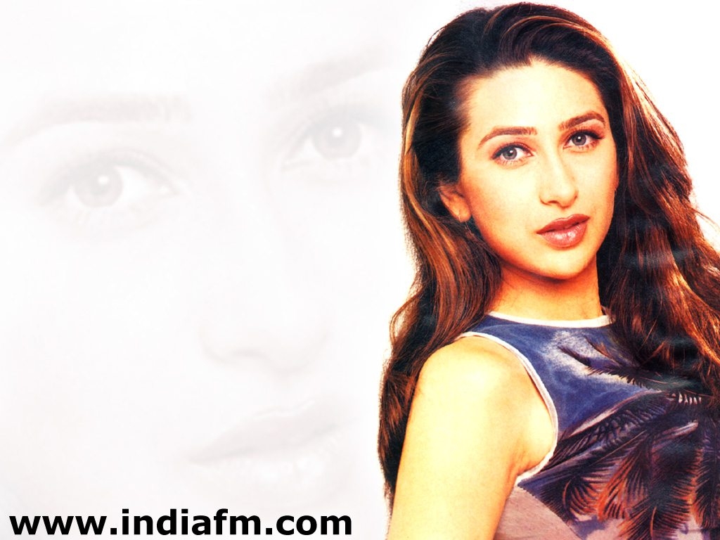 Karishma Kapoor - HD Wallpaper 