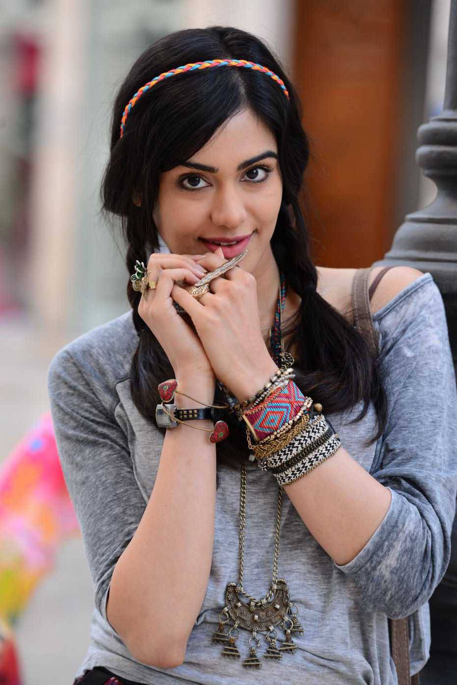 Adah Sharma Pictures Hd - HD Wallpaper 