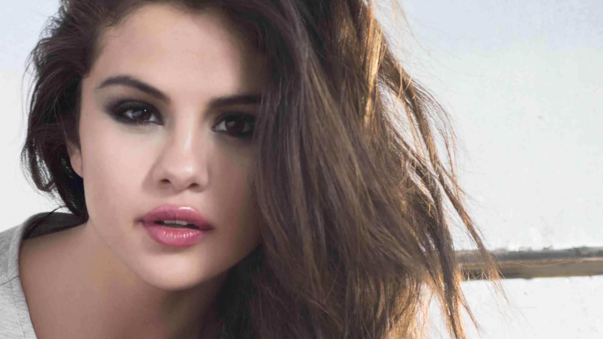 Selena Gomez New Wallpapers - Selena Gomez Hd Portrait - HD Wallpaper 