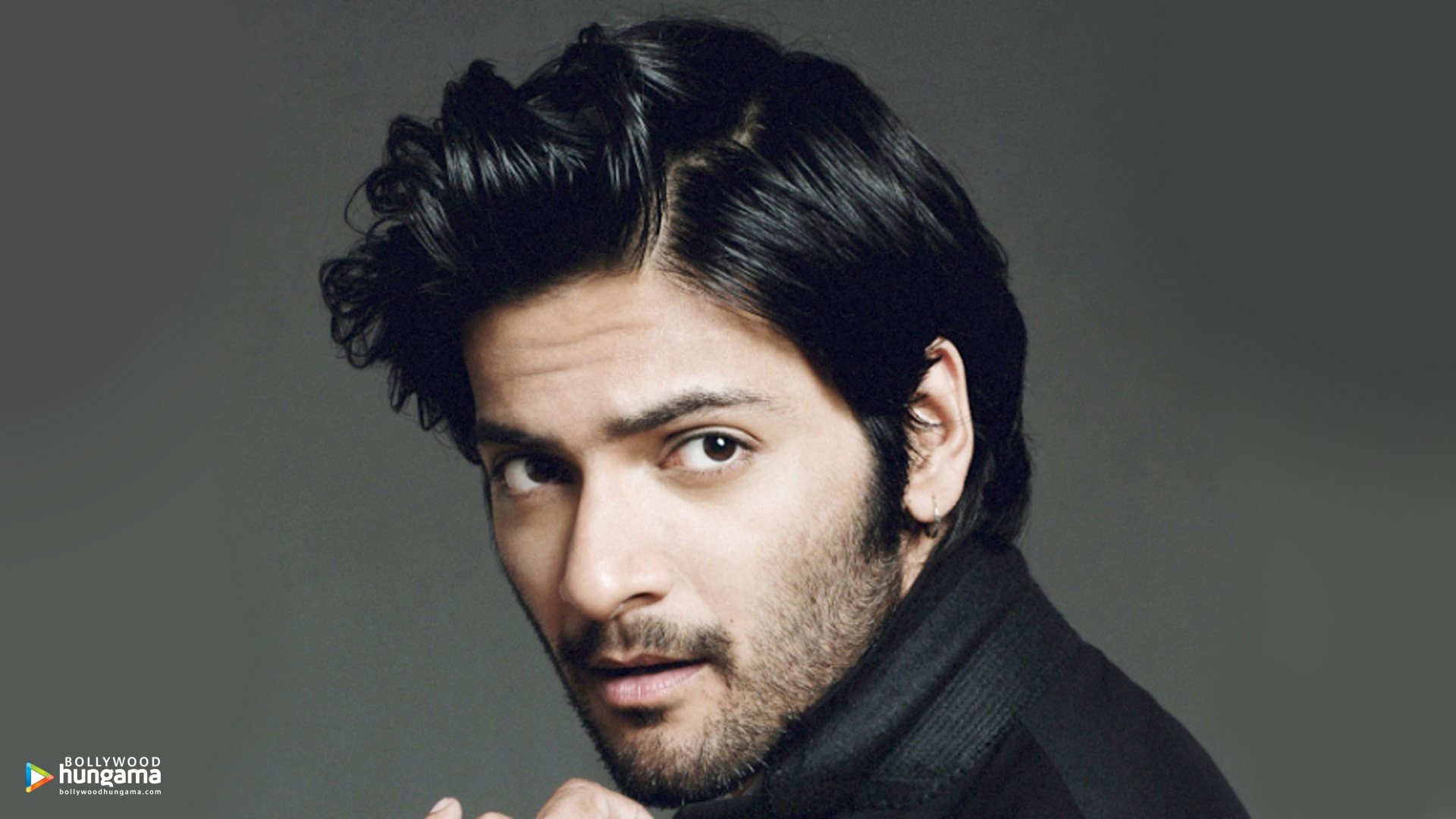 Ali Fazal - HD Wallpaper 