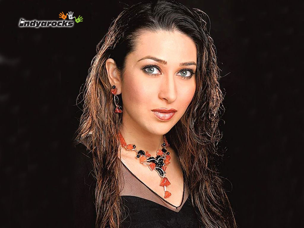 Wallpapers He Wallpapers - Karishma Kapoor - HD Wallpaper 